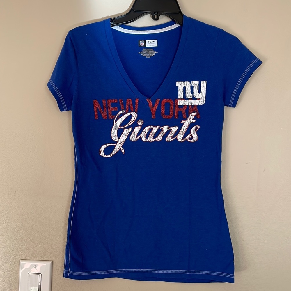 New York Giants NFL womens v neck Tshirt medium
